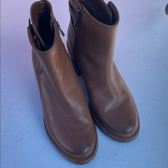 Clarks Tan Leather Ankle Booties - Picture 1 of 8